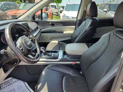 Used 2024 Kia Carnival LX FWD image 20