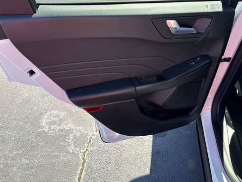 Certified 2025 Ford Escape Platinum w/ Class II Trailer Tow Package image 22