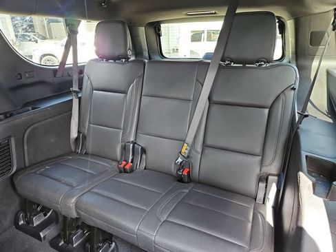Used 2025 Chevrolet Suburban Z71 AWD/4WD image 43