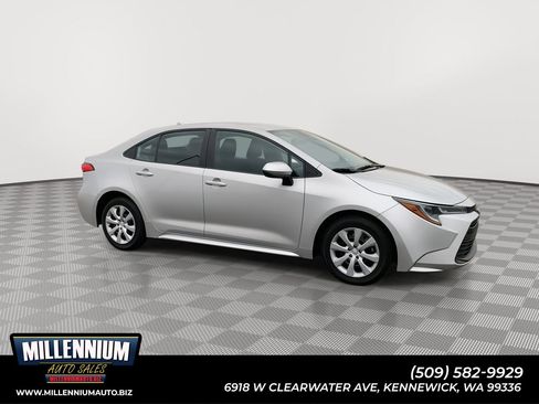 Used 2024 Toyota Corolla LE image 1