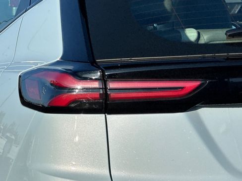 Used 2023 Chevrolet Bolt EUV Premier image 44