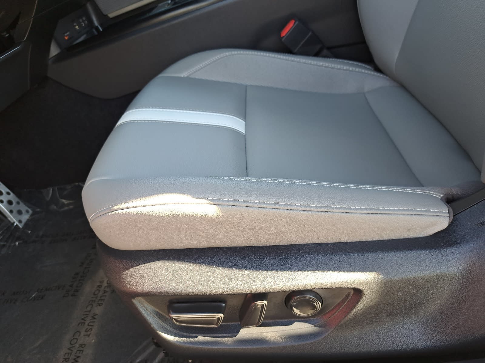 Used 2026 Toyota Camry SE FWD image 30