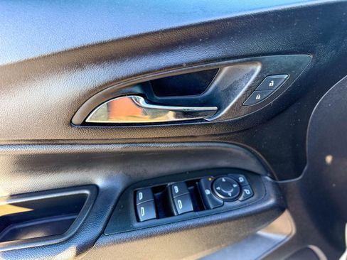 Used 2024 Chevrolet Equinox LT image 12