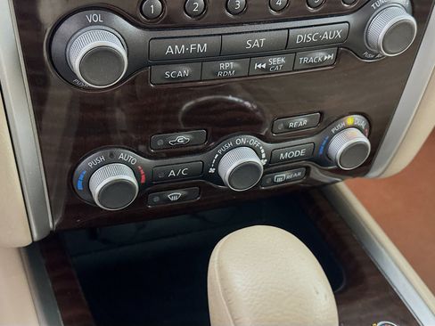 Used 2014 Nissan Pathfinder Platinum image 23