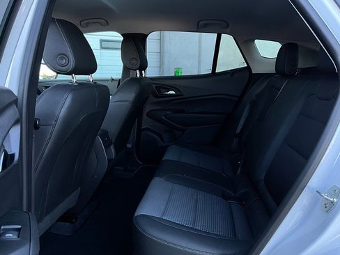 Used 2025 Chevrolet Trax LT image 11