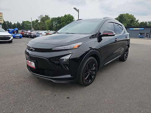 Used 2023 Chevrolet Bolt EUV Premier w/ Sun & Sound Package FWD image 8