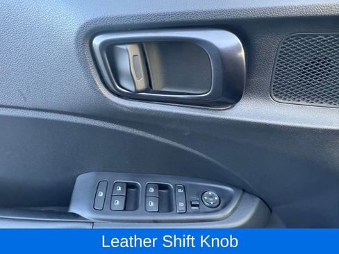 Used 2024 Hyundai Venue Limited image 20