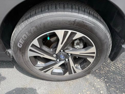 Used 2025 Subaru Crosstrek 2.0i Premium image 11