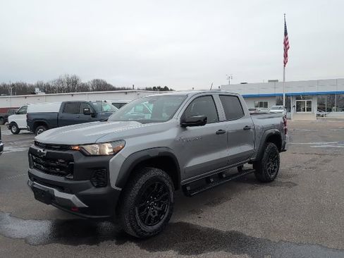 Used 2023 Chevrolet Colorado Trail Boss w/ Technology Package image 2