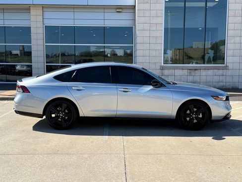 Used 2025 Honda Accord Sport image 6