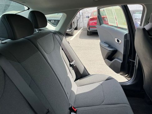 Used 2025 Kia K4 LXS image 37
