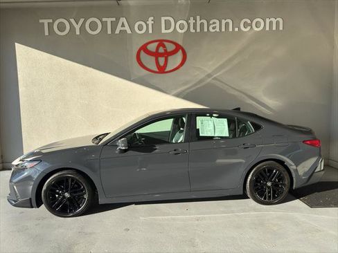 Certified 2025 Toyota Camry SE FWD image 1