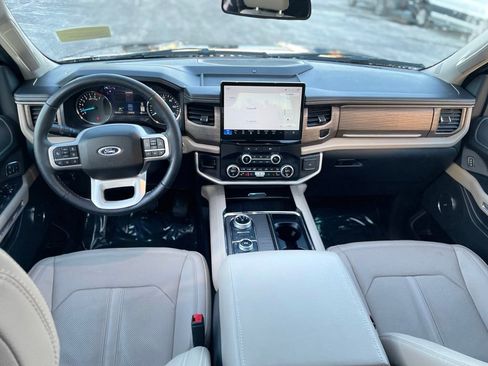 Used 2024 Ford Expedition Limited image 10