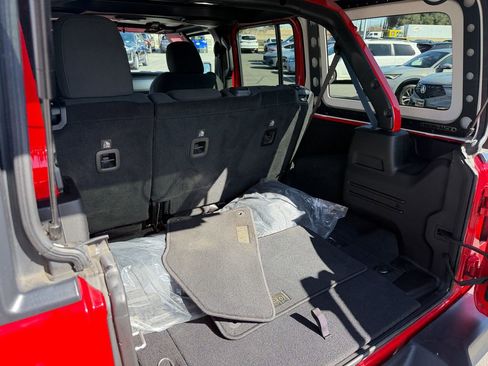 Used 2018 Jeep Wrangler Unlimited Sport S image 28