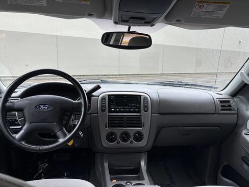 Used 2005 Ford Explorer Sport XLT image 12