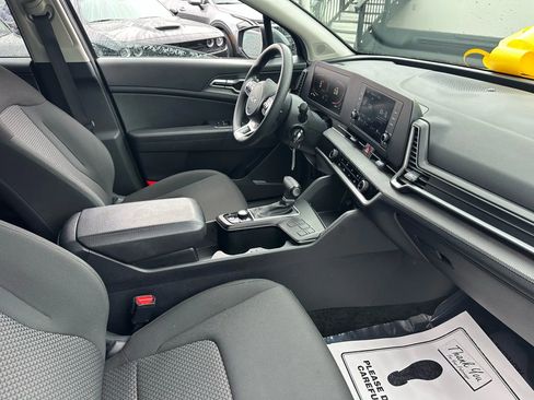 Used 2024 Kia Sportage LX image 12