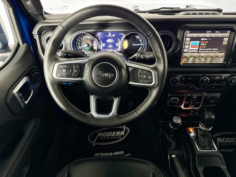 Used 2023 Jeep Wrangler Unlimited Sahara w/ Dual Top Group AWD/4WD image 23