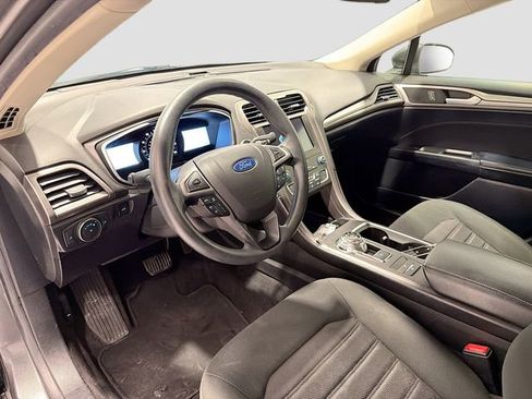 Used 2020 Ford Fusion SE image 9