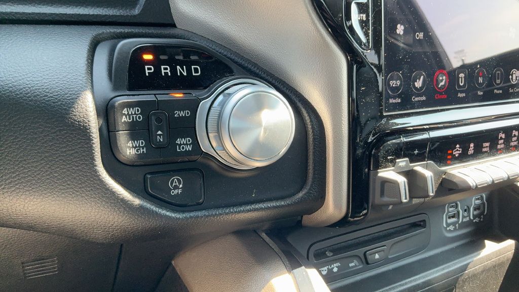 Used 2019 RAM 1500 Laramie AWD/4WD image 15