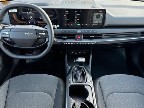 New 2025 Kia K4 LXS image 15