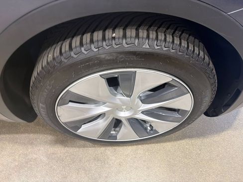 Used 2023 Tesla Model Y Long Range AWD/4WD image 82
