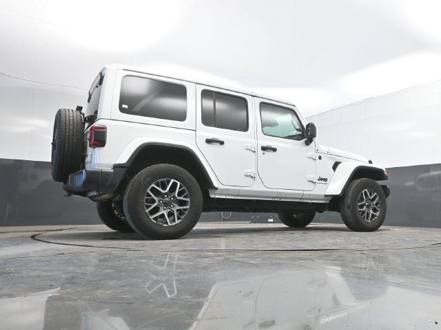 Used 2025 Jeep Wrangler Unlimited Sahara AWD/4WD image 45
