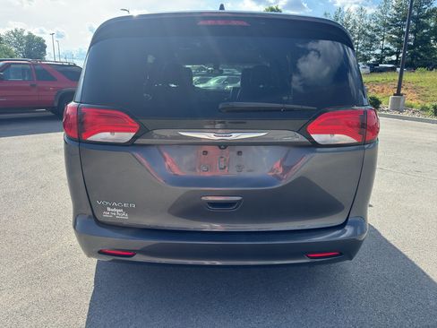 Used 2020 Chrysler Voyager Lxi FWD image 4