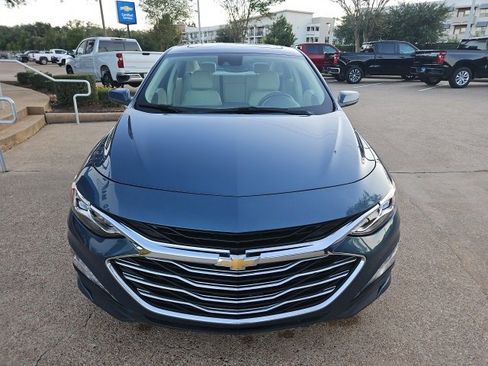 Used 2024 Chevrolet Malibu LT image 3