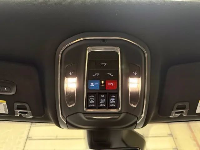 Used 2025 Jeep Grand Cherokee Summit w/ Obsidian Package AWD/4WD image 16