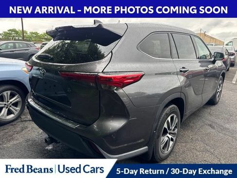 Used 2021 Toyota Highlander XLE AWD/4WD image 11