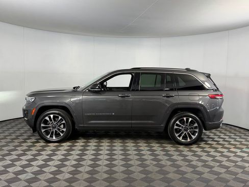 Used 2022 Jeep Grand Cherokee Overland w/ Advanced Protech Group III AWD/4WD image 9