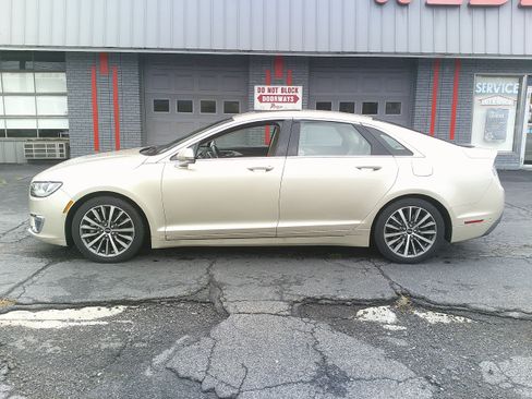 Used 2017 Lincoln MKZ Select w/ Technology Package FWD image 12