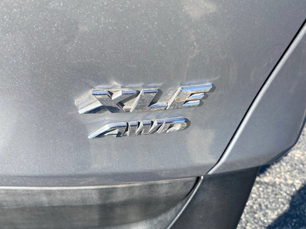 Used 2020 Toyota RAV4 XLE Premium AWD/4WD image 15