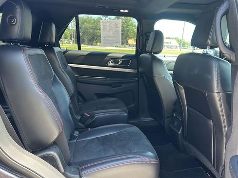 Used 2019 Ford Explorer XLT w/ Equipment Group 202A AWD/4WD image 11