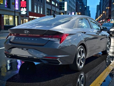 Used 2021 Hyundai Elantra SEL w/ Convenience + Premium Package image 8