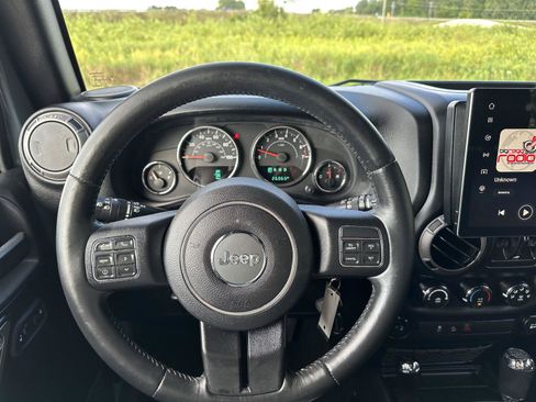 Used 2015 Jeep Wrangler Unlimited Sport w/ Quick Order Package 24S AWD/4WD image 28