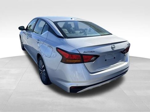 Used 2024 Nissan Altima 2.5 SV FWD image 6
