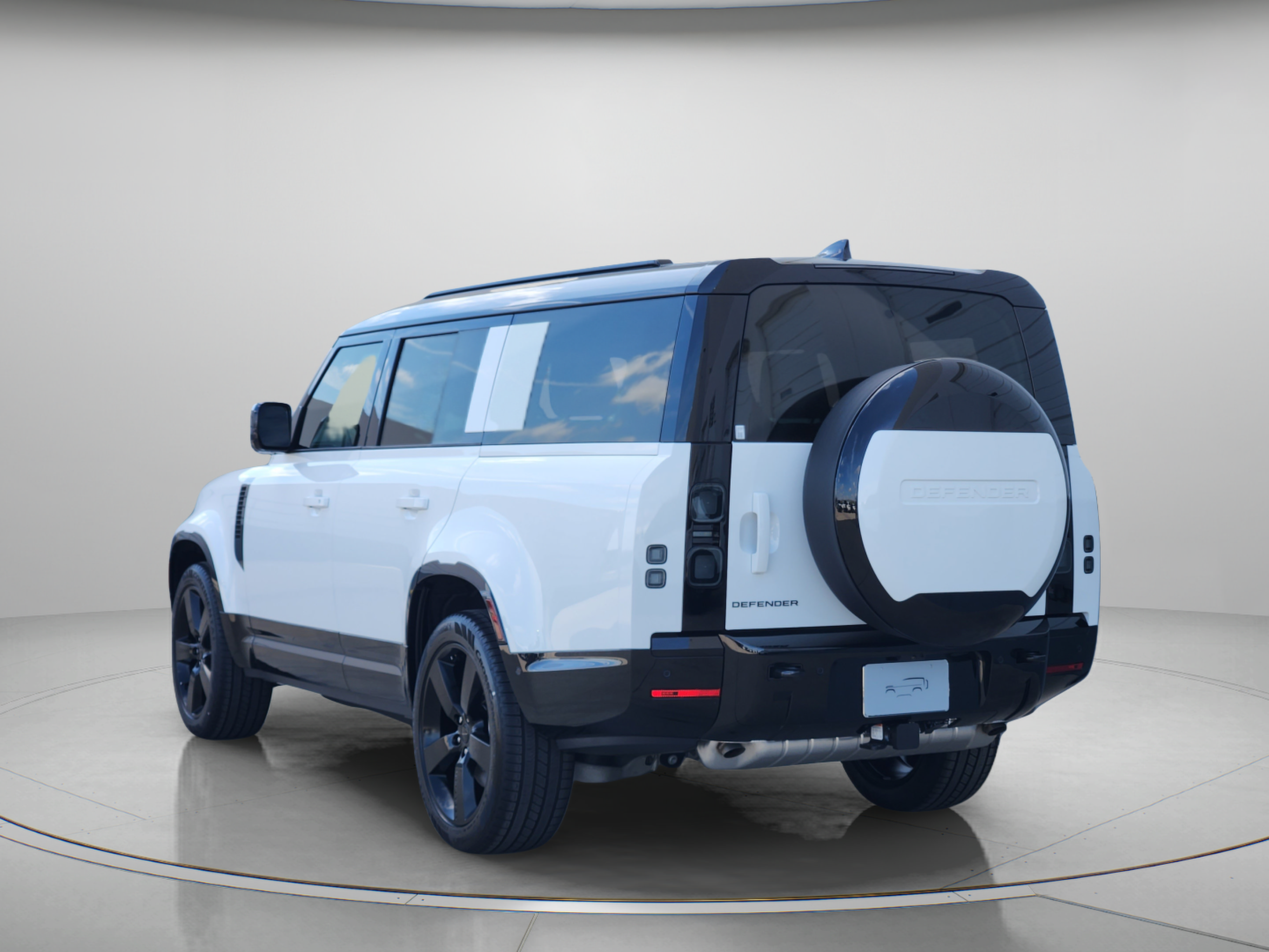 New 2026 Land Rover Defender 130 X-Dynamic SE AWD/4WD image 3