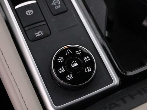 Certified 2025 Nissan Pathfinder SL AWD/4WD image 22