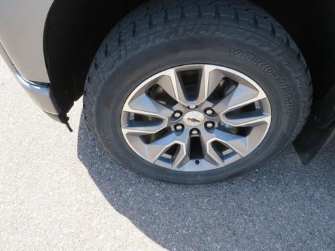 Used 2020 Chevrolet Silverado 1500 RST AWD/4WD image 2
