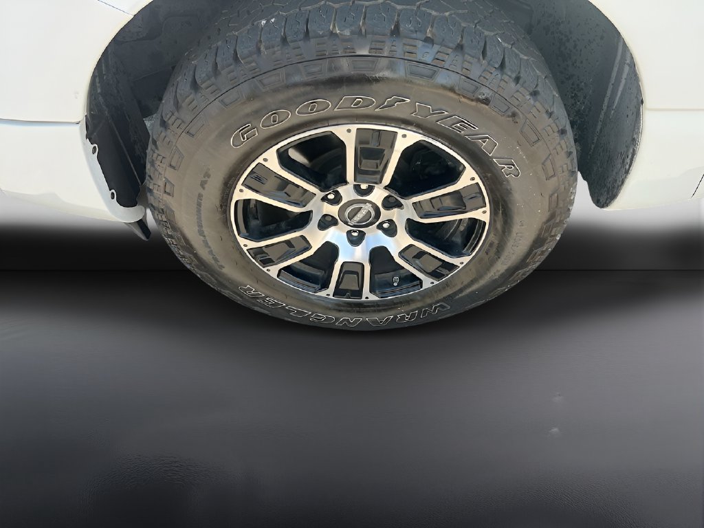 Used 2024 Nissan Titan SV AWD/4WD image 29