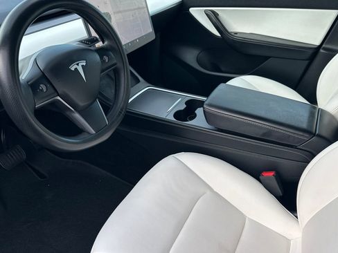 Used 2021 Tesla Model Y Long Range image 7