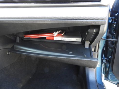Used 2025 Toyota Camry SE FWD image 37