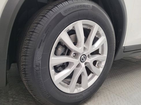 Used 2020 Nissan Rogue SV FWD image 31