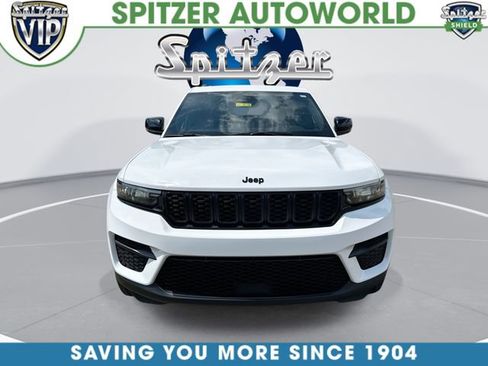 Used 2024 Jeep Grand Cherokee Altitude AWD/4WD image 3