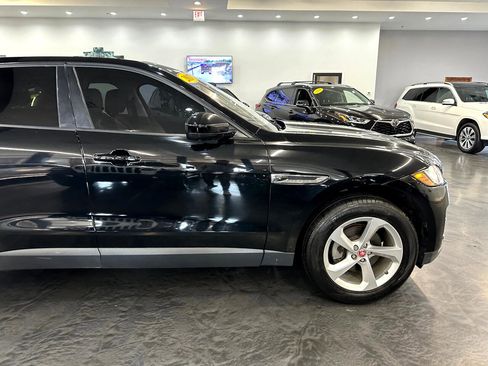 Used 2017 Jaguar F-PACE Premium image 9