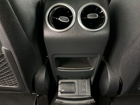Used 2023 Mercedes-Benz GLB 250 image 25