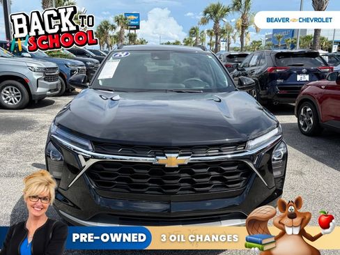 Used 2025 Chevrolet Trax LT FWD image 3