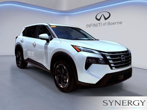 Used 2024 Nissan Rogue SV AWD/4WD image 3