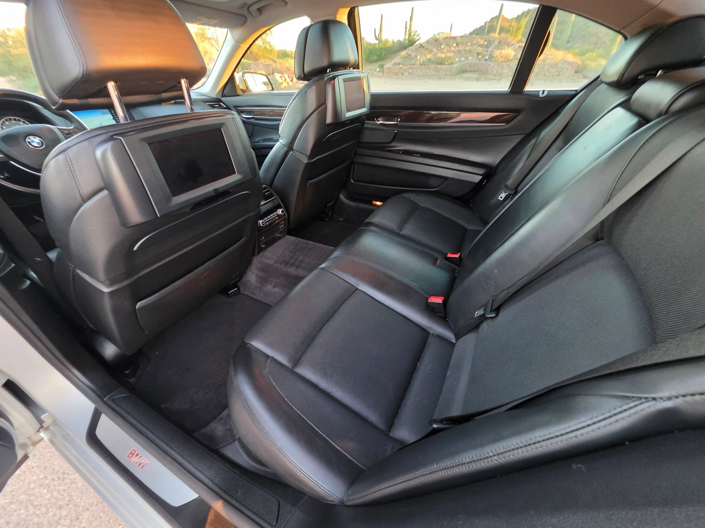 Used 2009 BMW 750Li w/ Sport Pkg RWD image 11